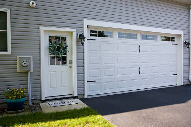 24/7 Emergency Garage Door Panel Replacement experts in Naples, FL